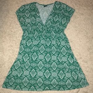 Green intricate designs dress! 💚